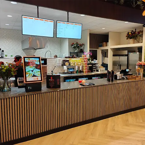 Surinaamse keuken van Warung Mini XL laat klanten nu eenvoudig bestellen via een balie self-service kiosk