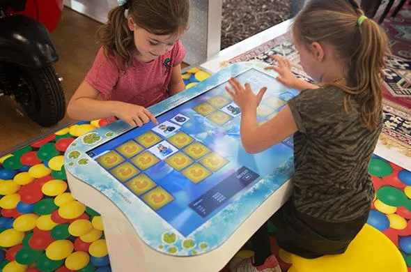 Nieuwe kids touchscreen tafel